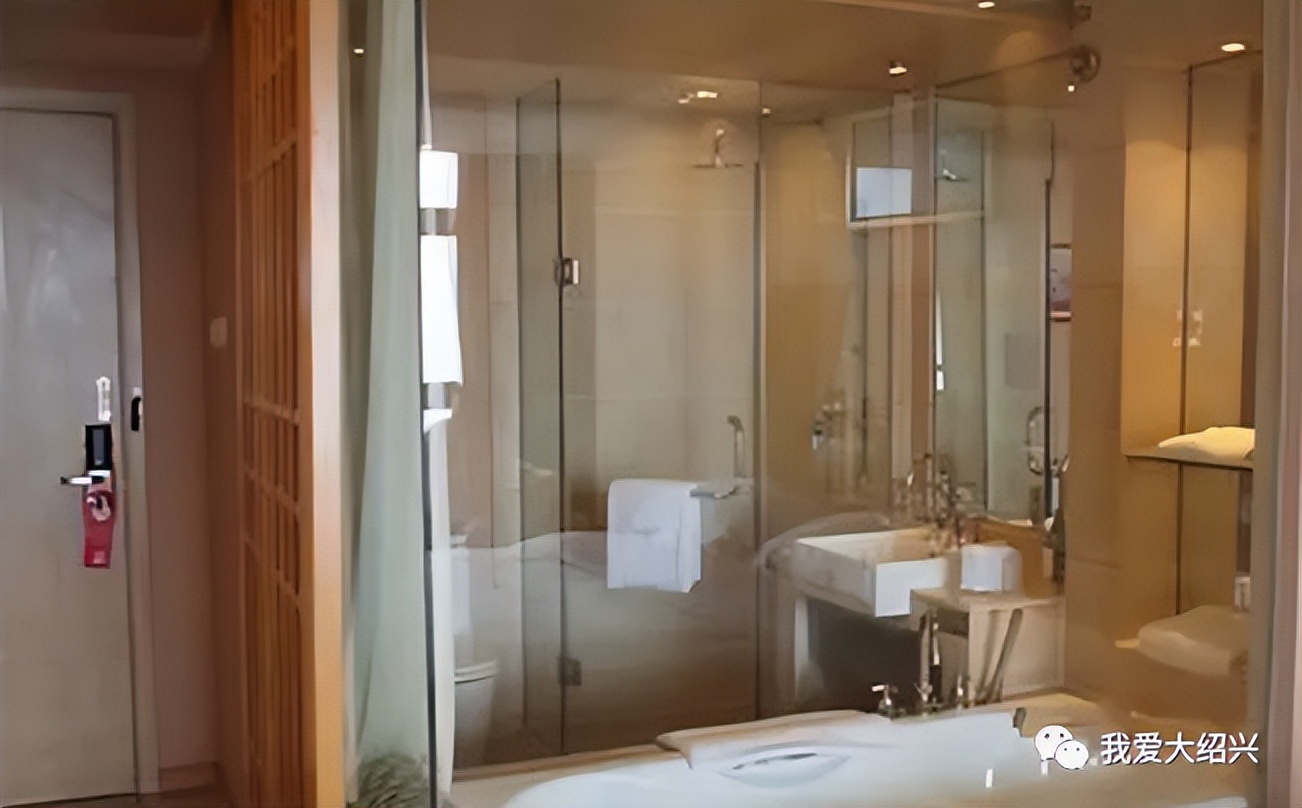 绍兴一酒店卫生间为透明玻璃,一家长投诉:导致女儿洗澡隐私暴露