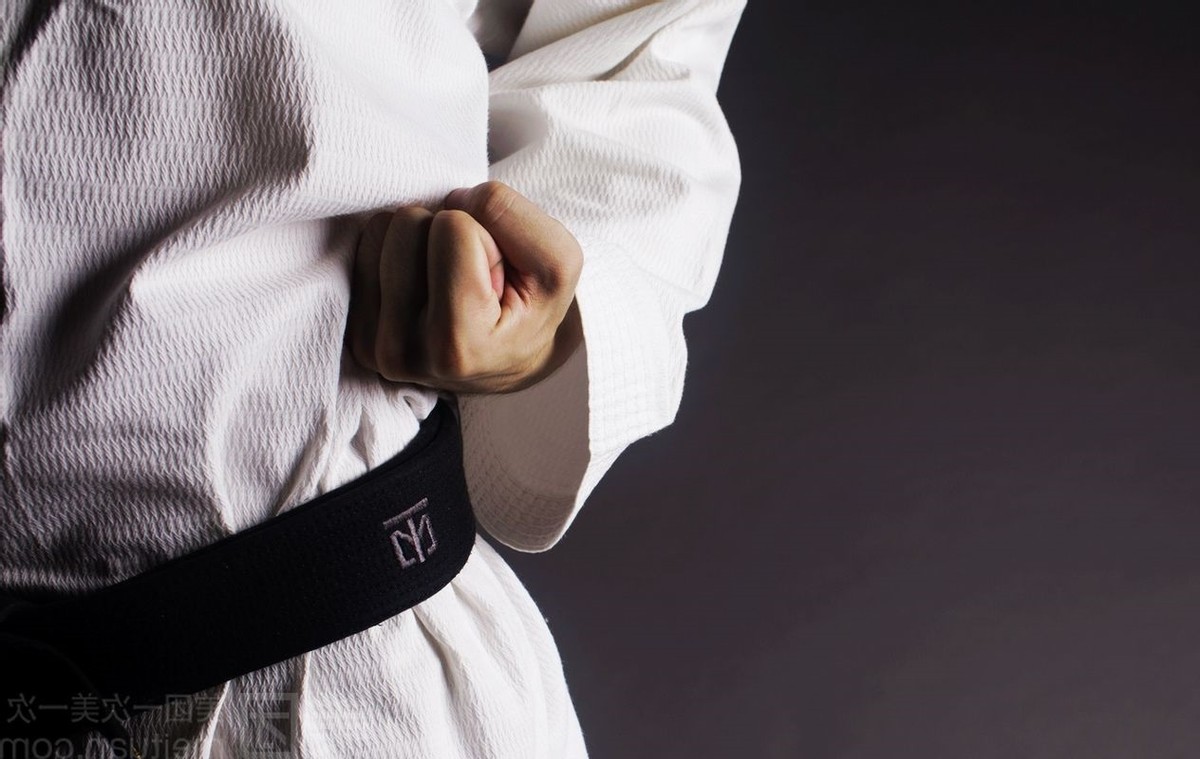 校园霸凌被家长暴打,儿子遇校园霸凌遭群欧辱骂