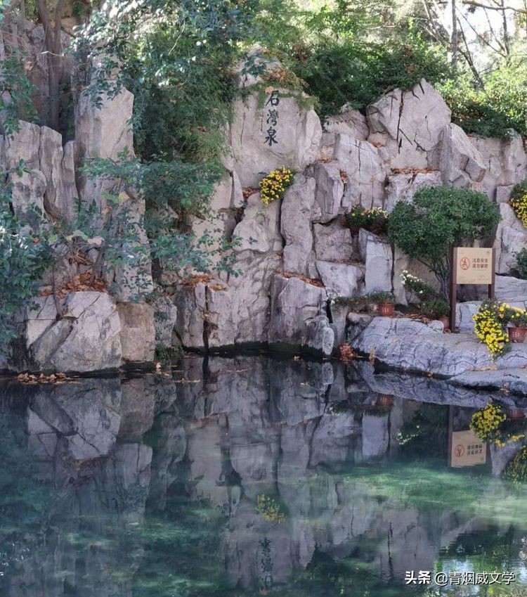 趵突泉名列七十二泉之首,趵突泉是七十二名泉之首