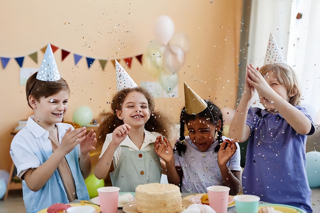 小孩4岁生日朋友圈高质量句子,祝朋友小孩生日简短洋气句子