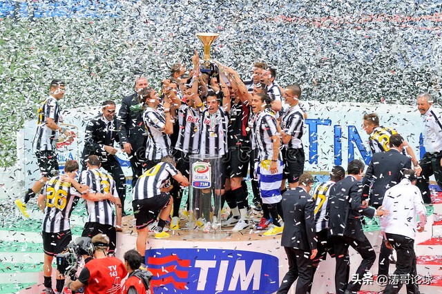 意大利球迷为什么那么热爱足球,中国球迷为何这么多人热爱意大利