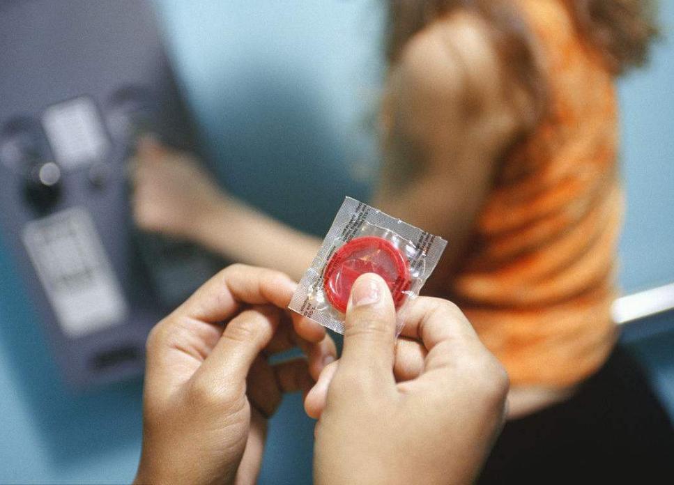“安全套”上的油是什么？会对女性身体造成伤害吗？看完涨知识了