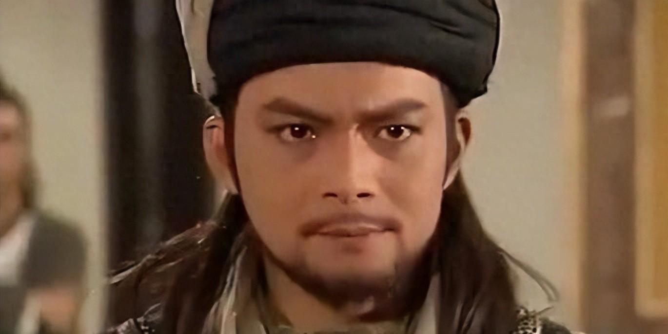 黄日华为脚踢球员道歉,黄日华踢球拉拉队