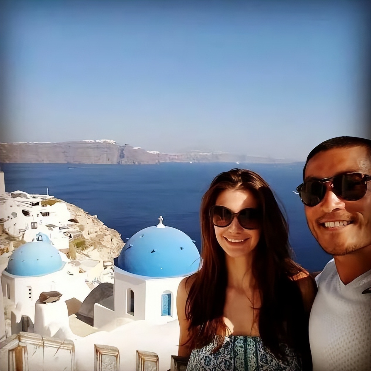 美籍亚医年入320万美金,妻子却飞往世界各地做应召女郎,缺钱?