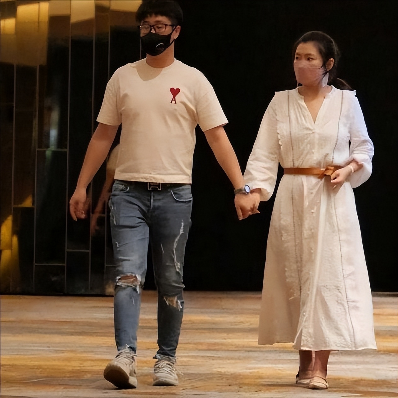 selina腿部伤疤照片,selina腿上的疤痕