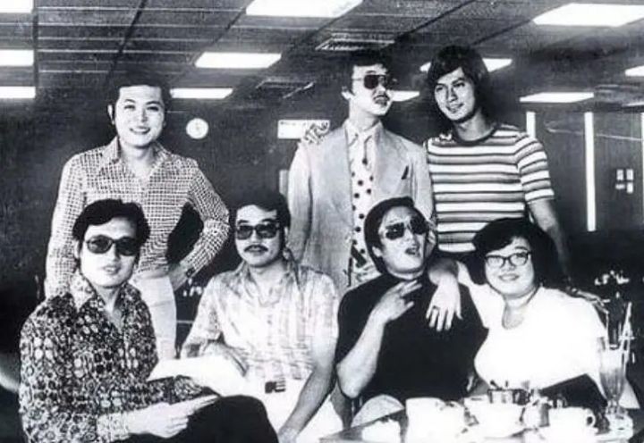 成龙谢贤向华强,谢贤李小龙谁大