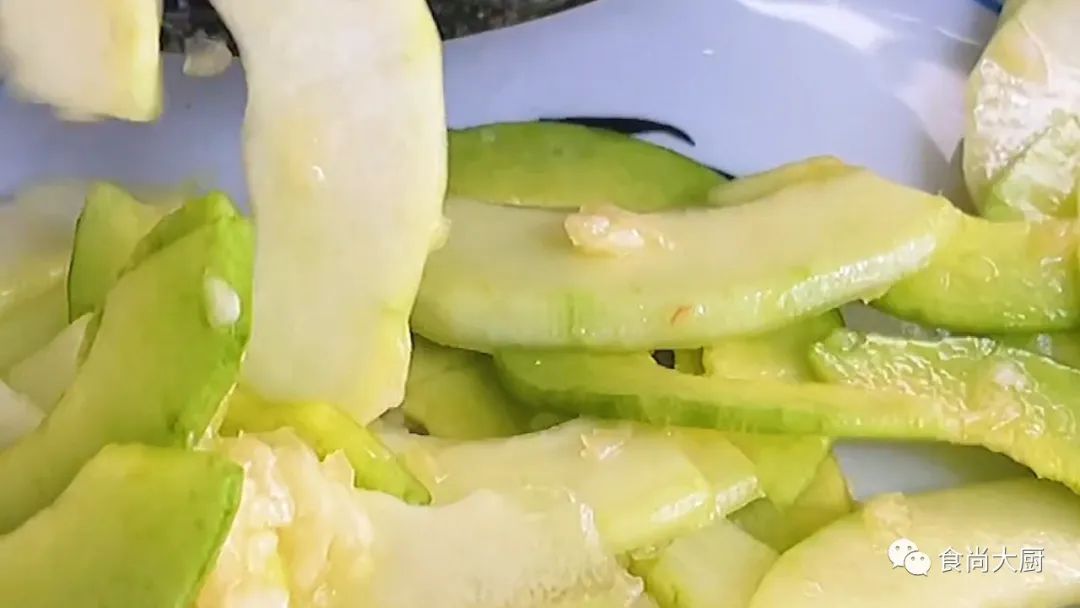 夏天再没钱也必吃的五种碱性水果,2种碱性水果要经常吃对肝脏好的