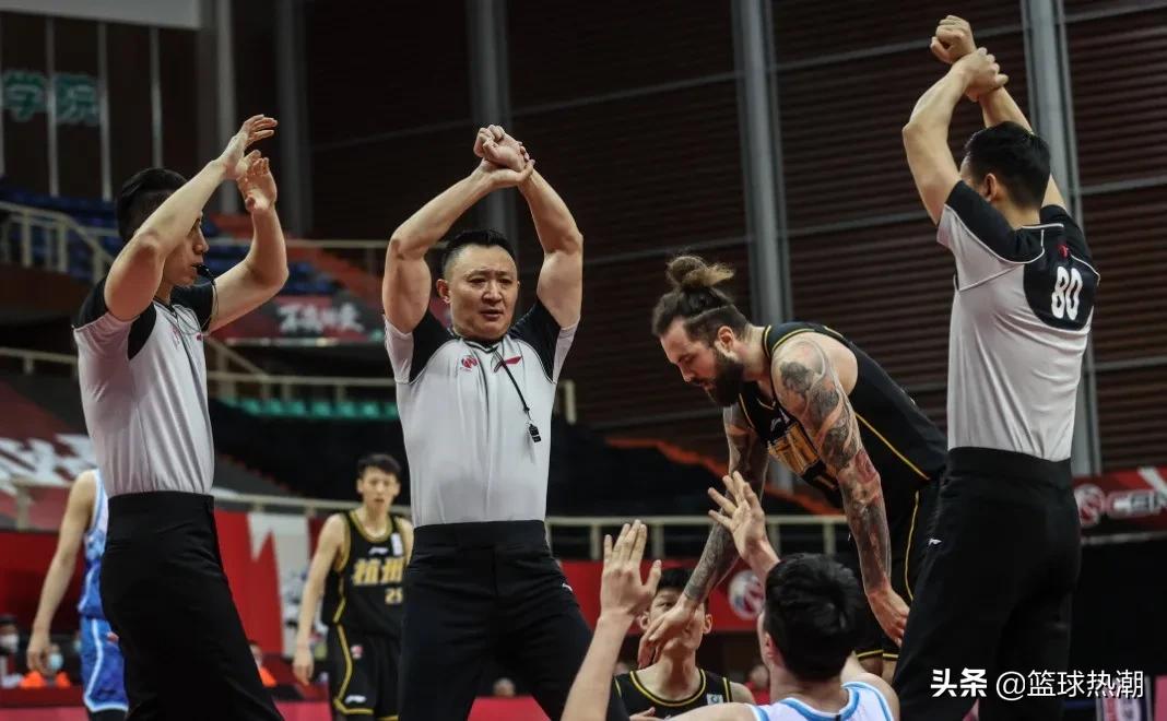 cba裁判离谱名场面杜锋,杜锋再次重视裁判