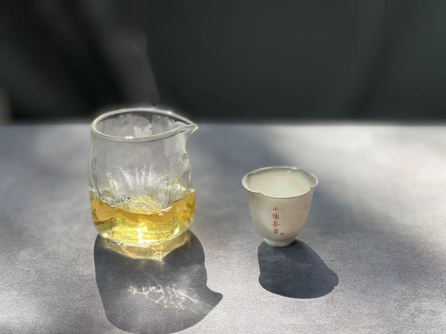 喝茶手指敲桌礼仪瞎讲究,茶桌礼仪之三种叩手礼仪是什么