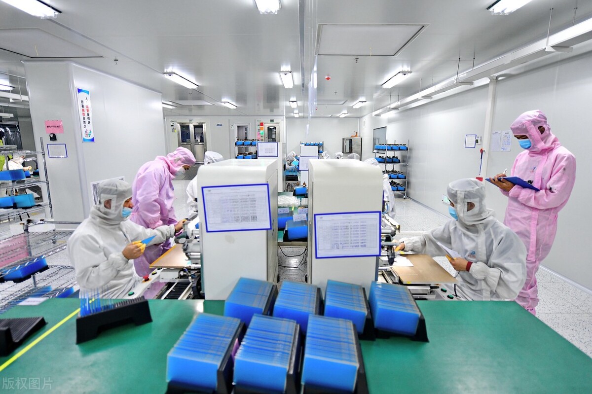 荷兰光刻机巨头获准继续对华出口,荷兰对中国光刻机进展最新表态