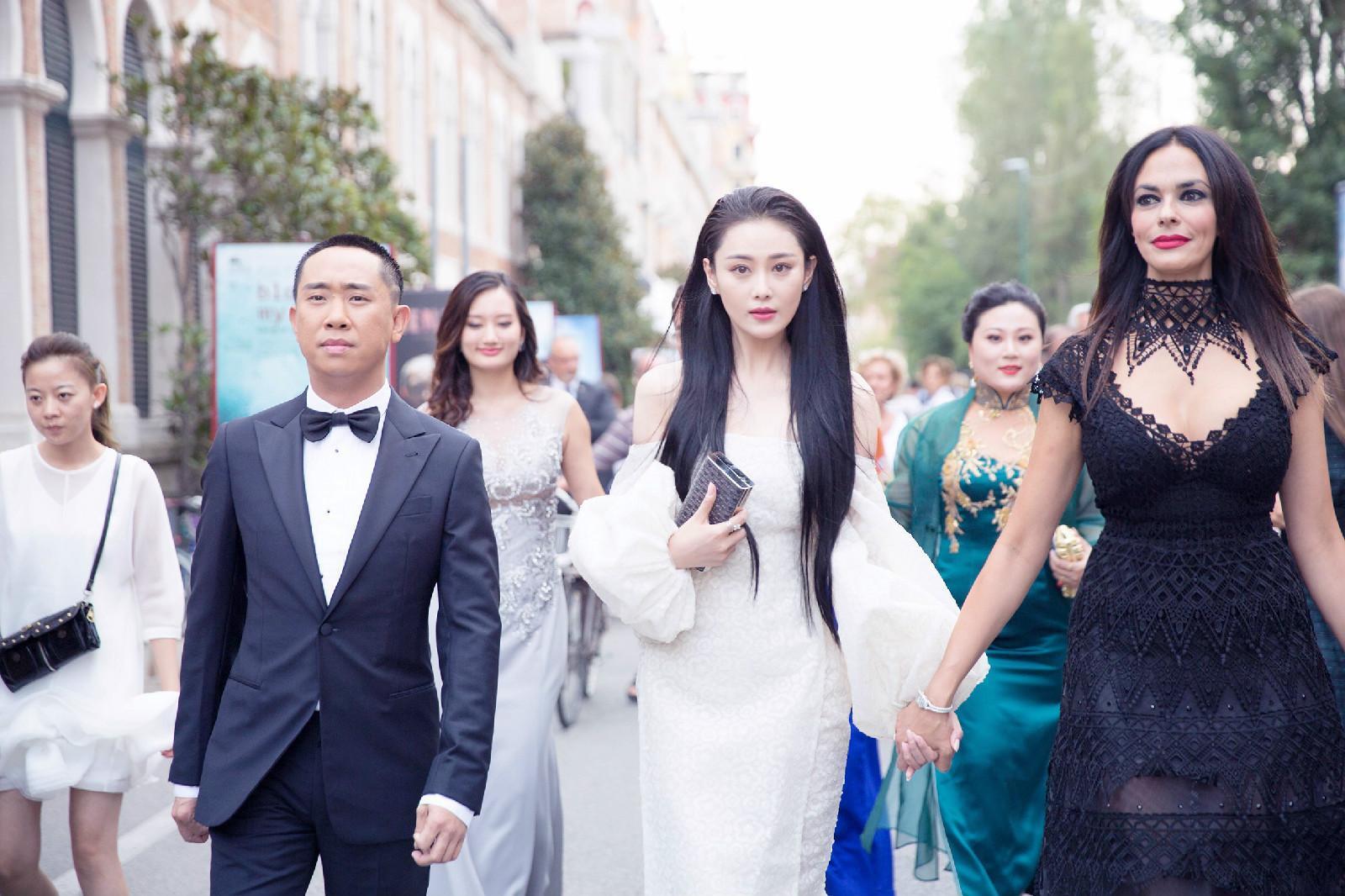 张馨予和何捷真的幸福吗,张馨予老公何捷的收入