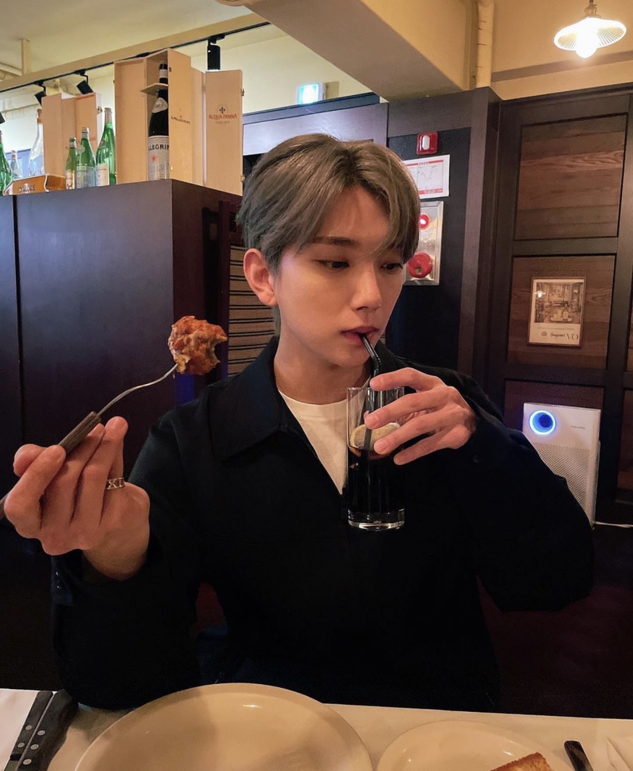 冬天内搭白色好还是黑色好,冬天内搭女2020高级感