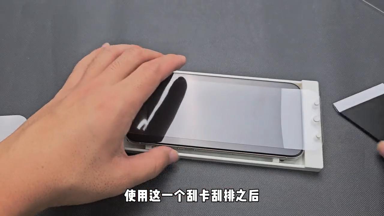 几乎完美的钢化膜？强迫症的福音。iPhone15Promax配件分享