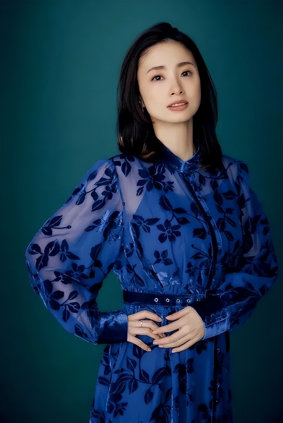 日系三线女星高清写真图,日本十大女神级女星面部特写