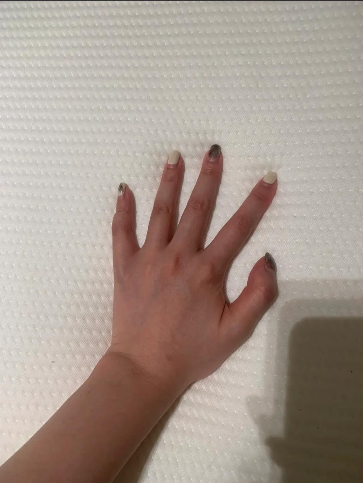 普通床垫和乳胶床垫哪个好,胶床垫和棕榈床垫到底哪个好