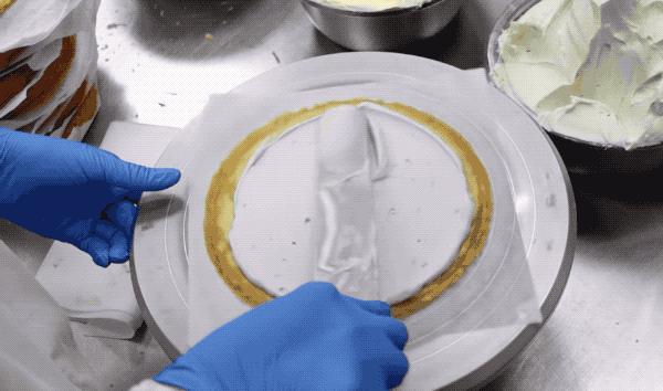 一层一层的奶油蛋糕怎么做,做一个千层蛋糕需要多少奶油