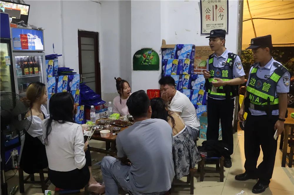 夜间巡逻坚守岗位,夜间巡逻保平安