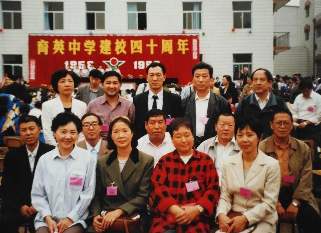 校园足球把两种情绪演绎到极致,校园难忘的足球比赛作文