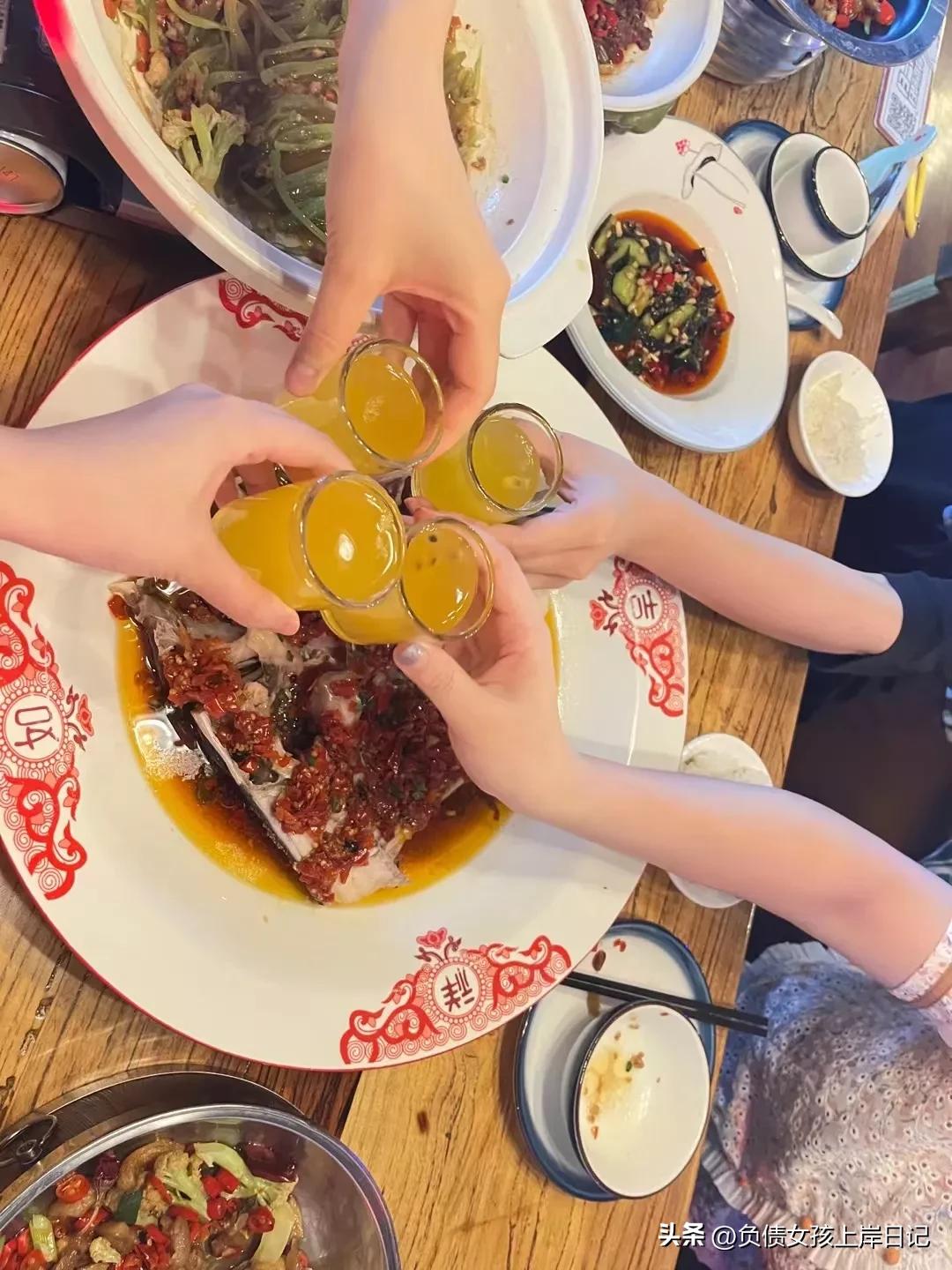 90后被网贷毁掉的人,被网贷害惨的年轻女孩