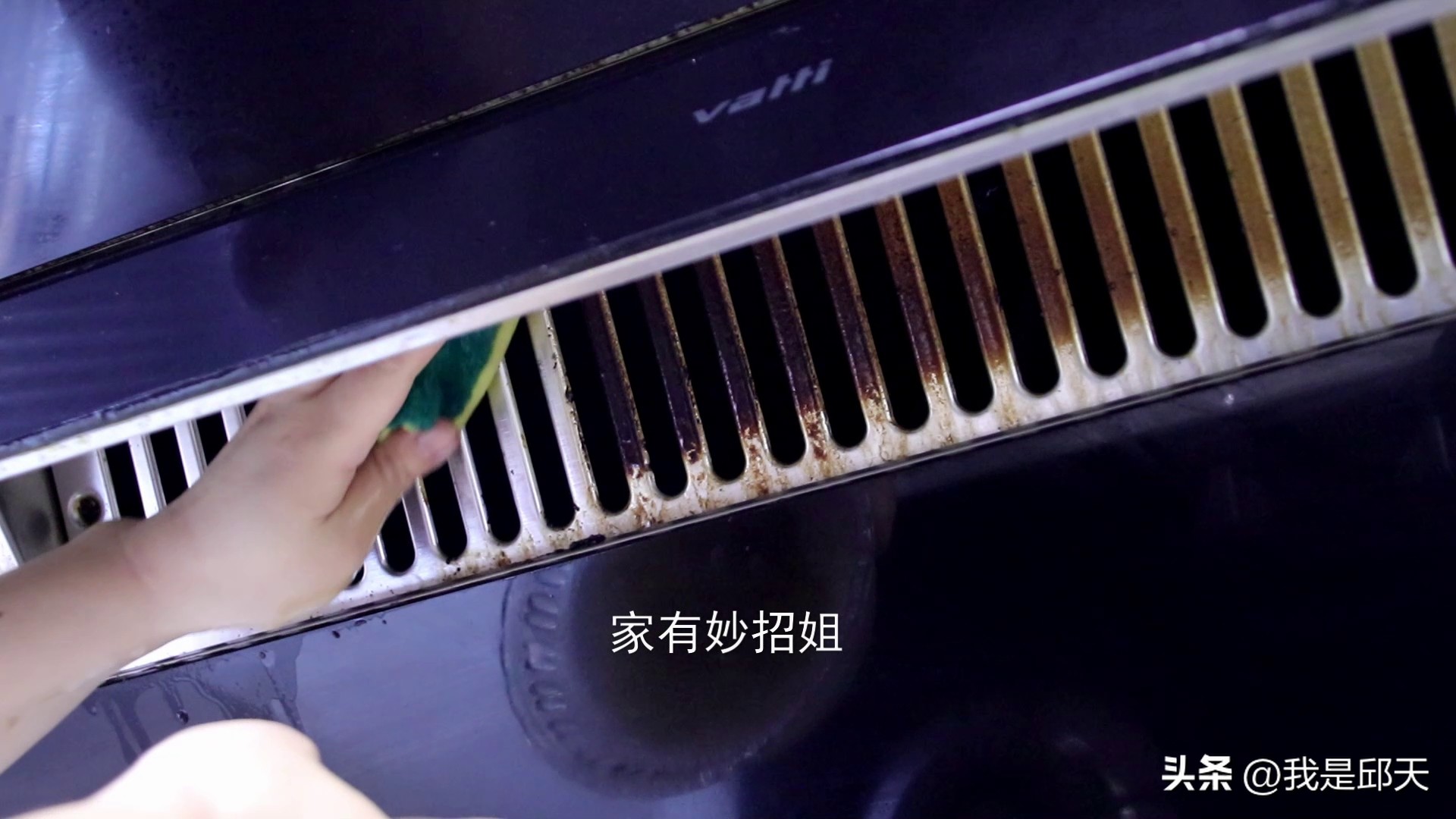 油烟机里的废油怎么处理扔掉,油烟机里的废油一般怎么处理