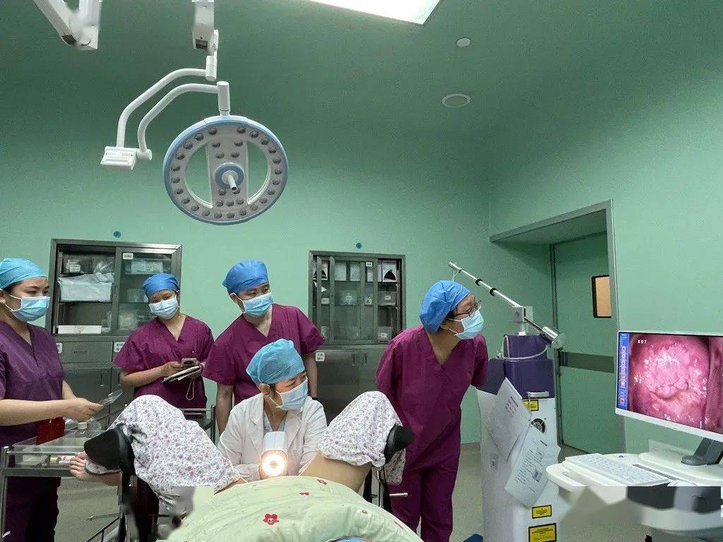 阴道镜有多尴尬？女子亲身体验，医生：这2类人，不愿意也要做！