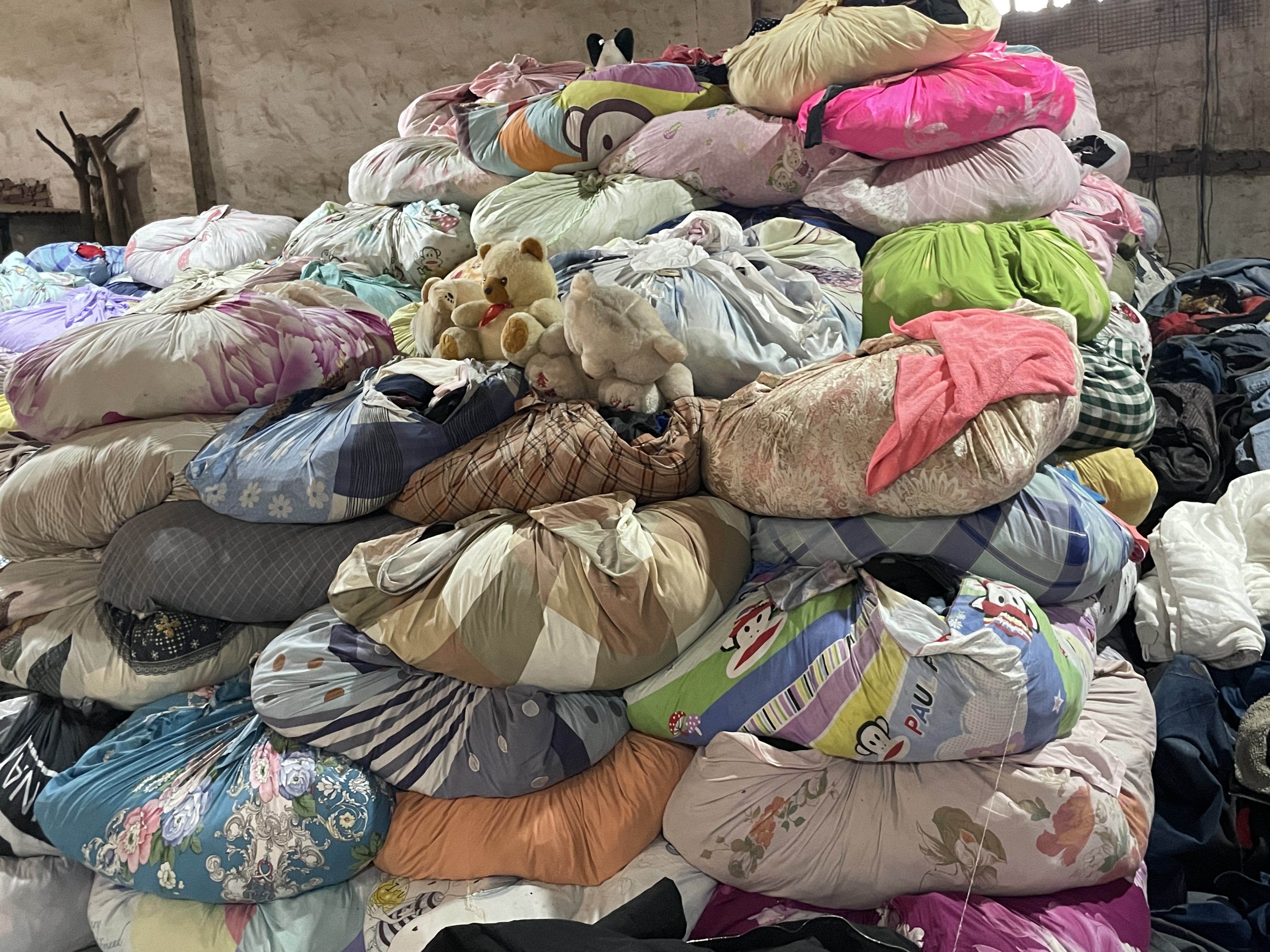 直播收破烂走红,90后姑娘直播收废品