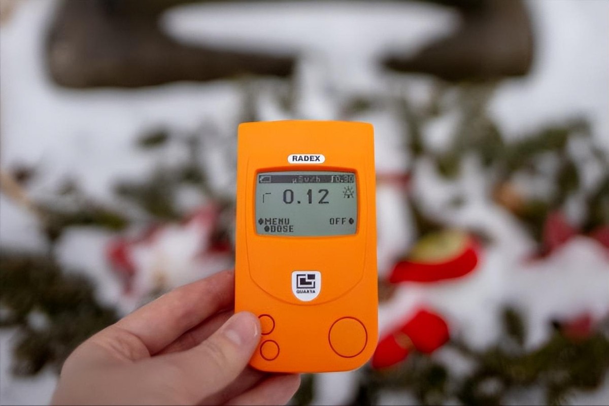 男子喝了1400瓶辐射水,男子喝核辐射水后下巴糜烂