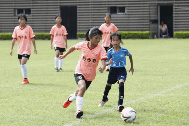 百年球场开赛两岸“足”梦少年齐聚厦门