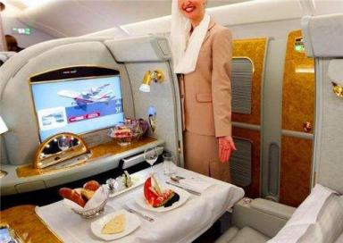 小伙150万买促销机票，被嘲讽冤大头，20年后航空公司亏损千万