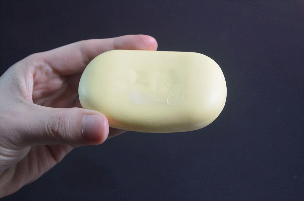 女子坚持用硫磺皂水洗头,一女子坚持硫磺皂洗脸半年变化图