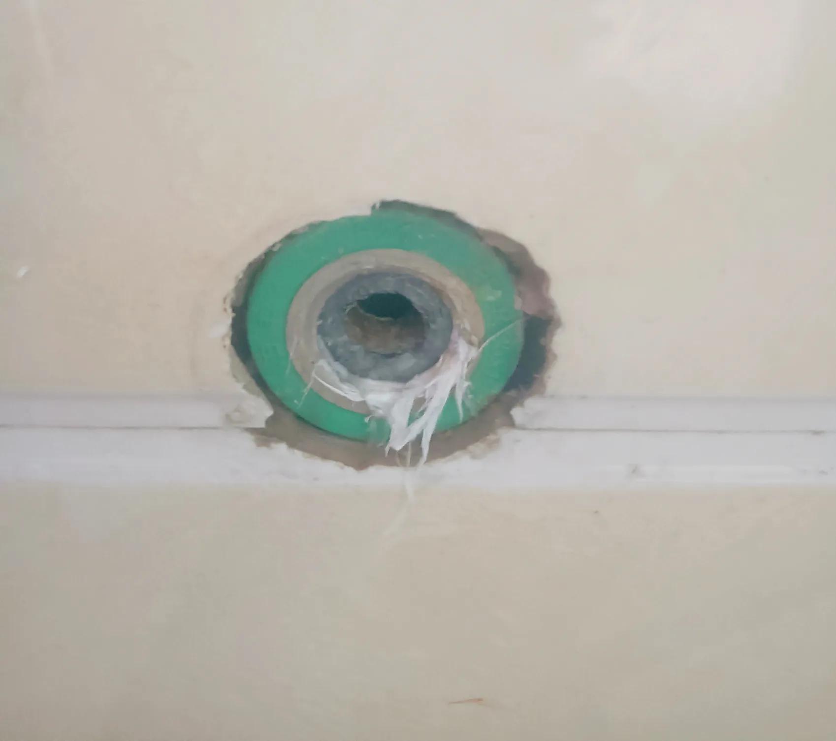 水龙头丝孔断在里面怎么卸,水龙头丝口断了有什么办法取出