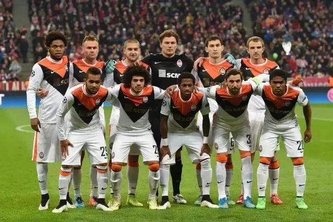 中国队对战顿涅茨克足球队,皇家马德里对阵顿涅茨克矿工