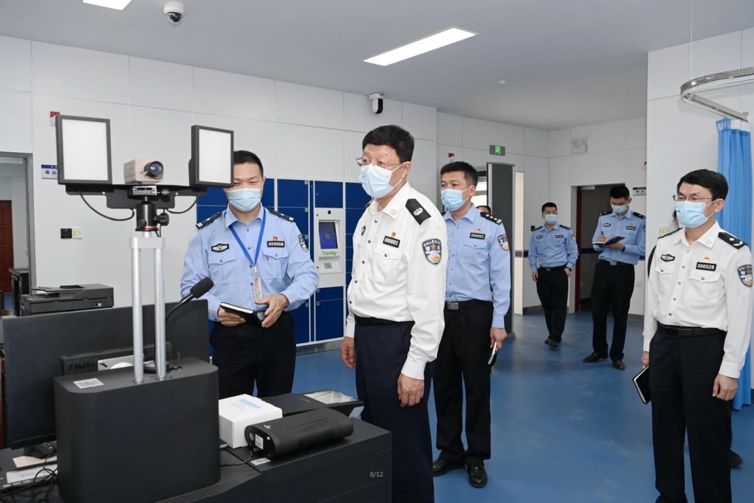 闫希军公示海南省政府,周哲到罗山县公安局调研指导工作