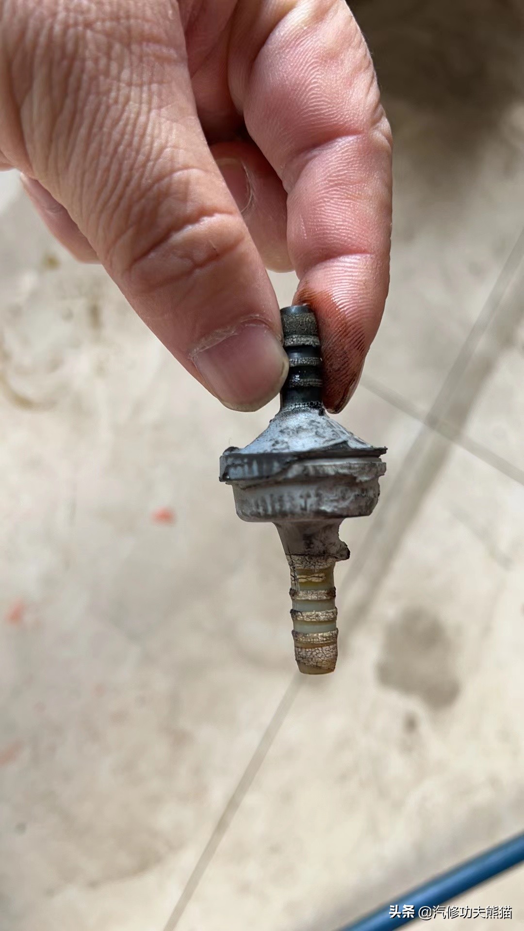 奥迪a6五百块钱,奥迪a65000公里烧一升机油维修