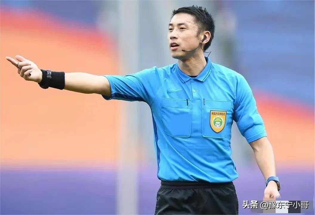 上海申花主裁艾堃,裁判马宁首场中超执法视频