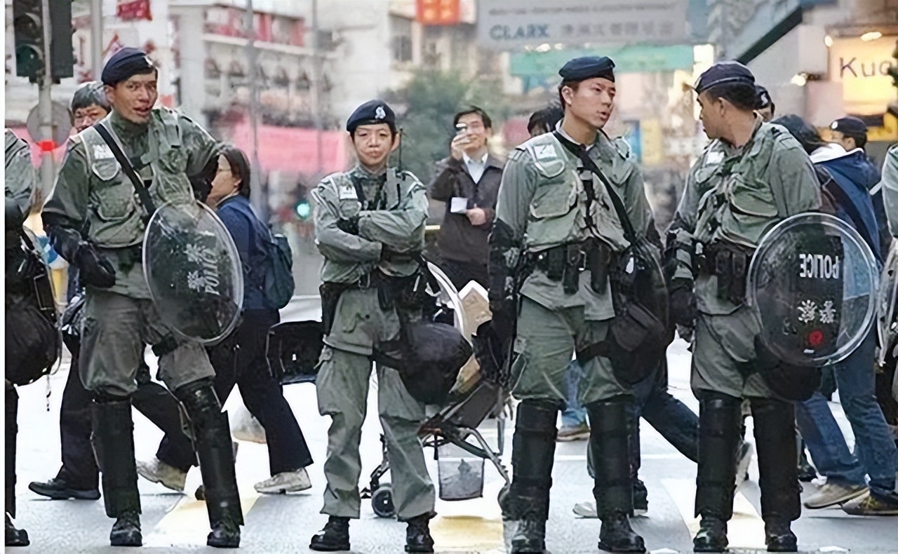 港独黄之锋：美国一手扶持的“提线木偶”，靠*华反**反港换名利双收