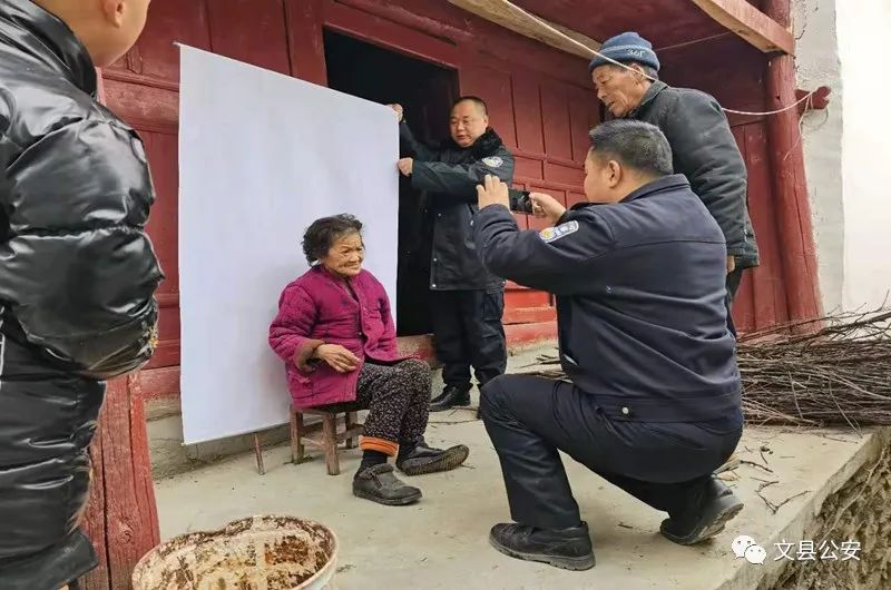 观看先进事迹云宣讲最美基层民警,迅速宣传基层民警先进典型