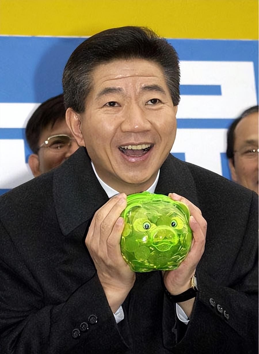 2009年，韩国前总统卢武铉跳崖身亡，女儿入狱，儿子在中国工作