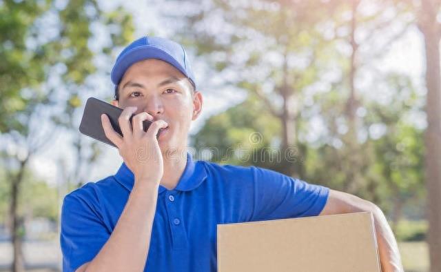 男子送外卖发现妻子出轨,男子送快递遇到妻子出轨