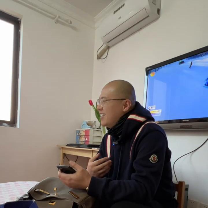 一辈子闺蜜法国带来个10万的爱马仕kelly是真的...