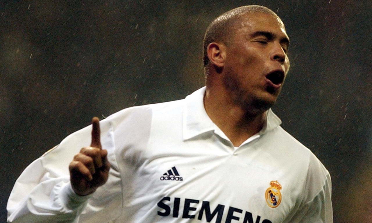 罗纳尔多在足坛什么地位,足坛巨星罗纳尔多