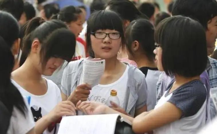 福建女孩高考364分，骗父母考了586分状告教育局，最终结果如何？