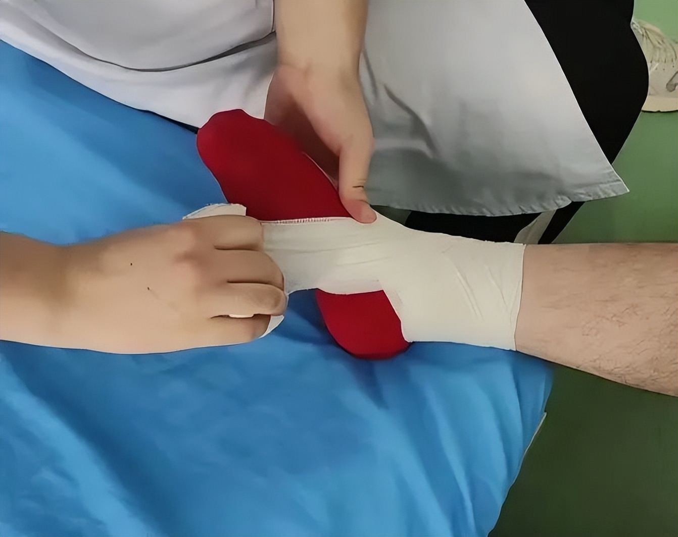 偏瘫左腿走路画圈怎样练习,偏瘫脚画圈怎么康复治疗