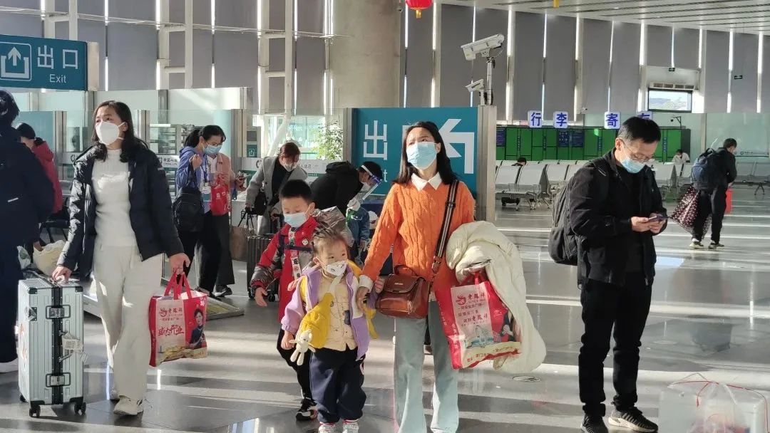 带小神兽去坐空中游览车,带神兽出行