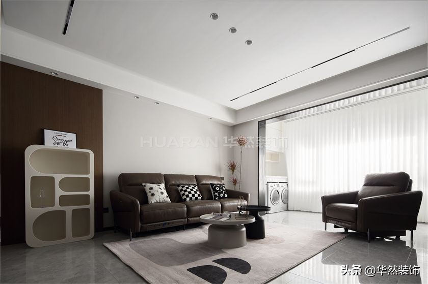 155平大平层装修效果图,180平米大平层客厅轻奢装修带花园