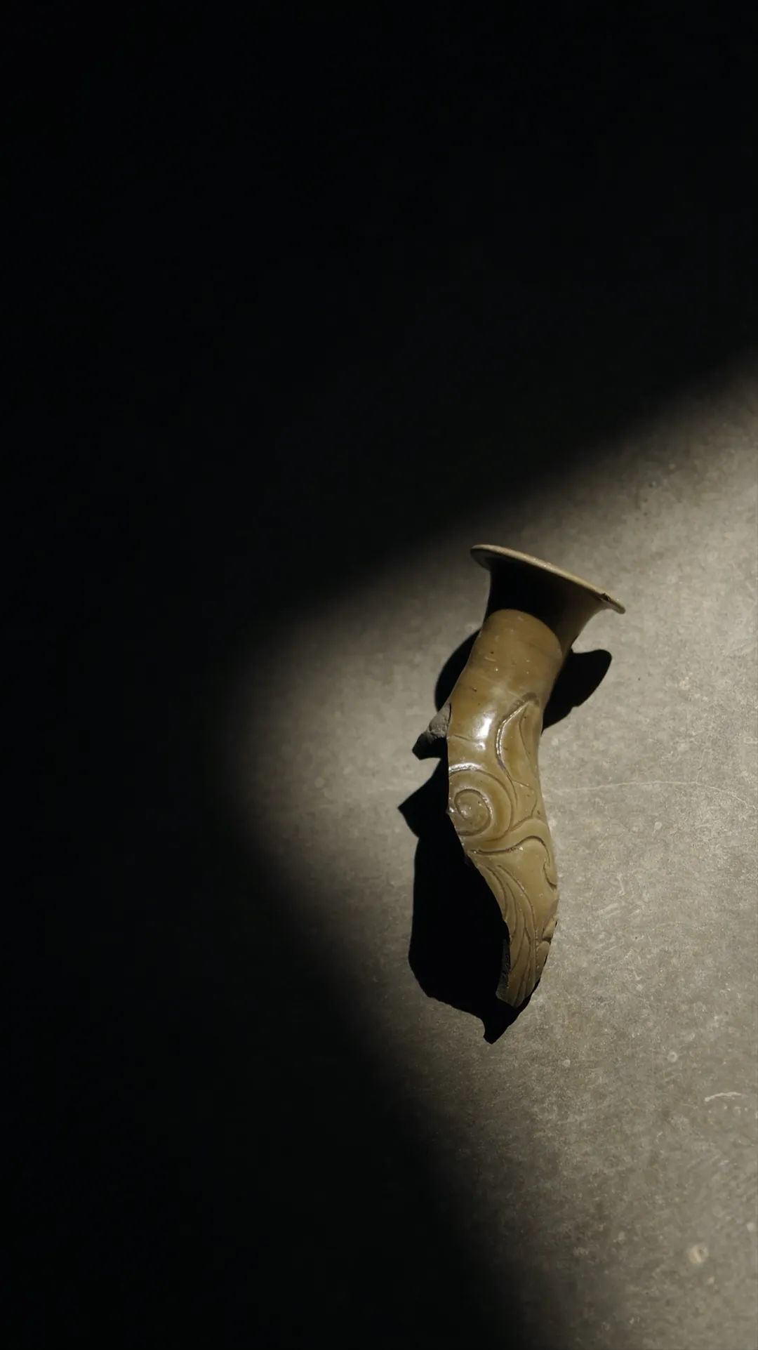 中国年轻人，不买房，只“玩物丧志”