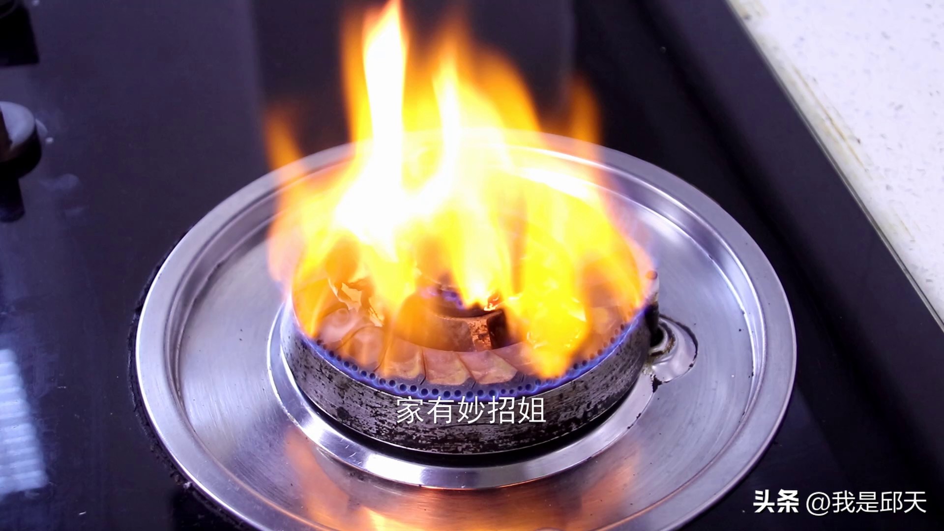 老板的燃气灶怎么调火焰调成蓝色,燃气灶火焰蓝色与红色的区别