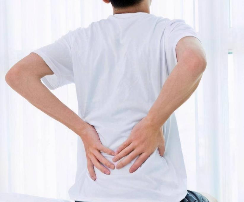 年轻人尿频还尿得多是什么原因,老年人尿频尿多正常吗