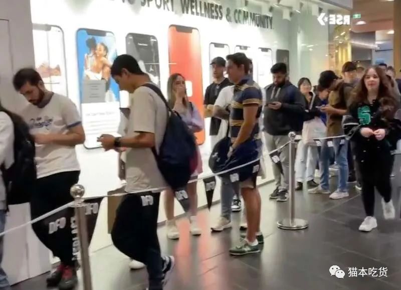 你冲了吗？澳洲“黑五”掀抢购狂潮华女感慨：一次买一年