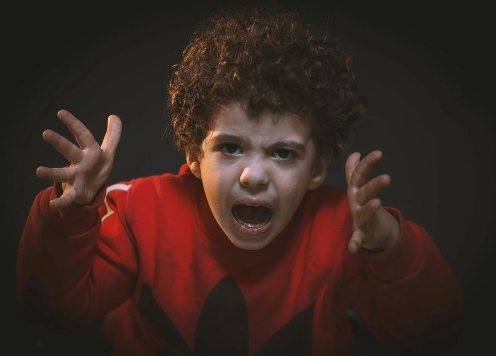 儿童时期遭受心理虐待会对个体之后的发展有何影响？